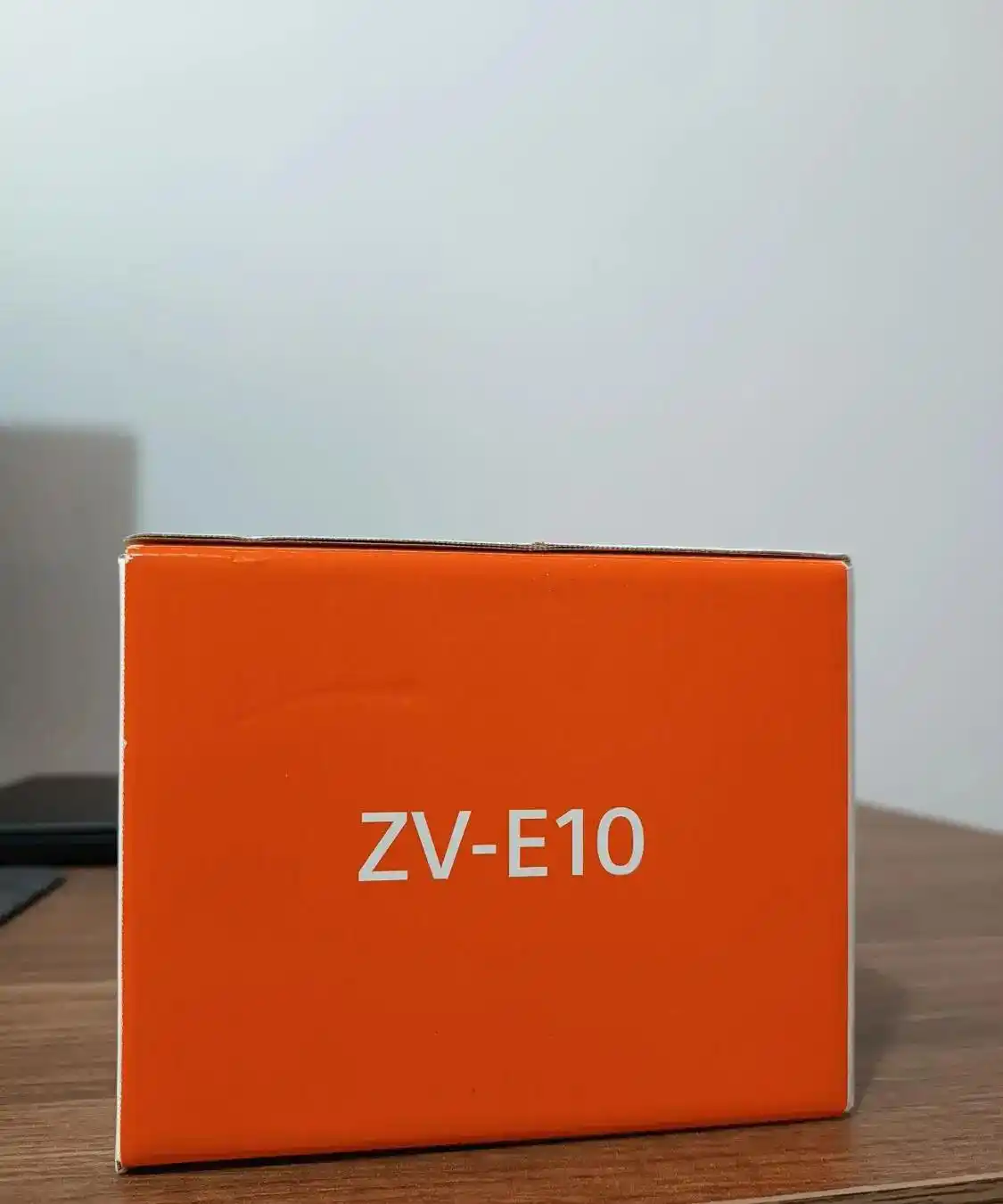 دوربین سونی zv-e10 انباکس دست دو