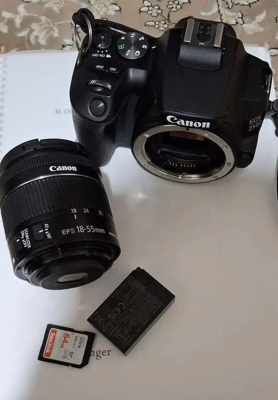 دوربین Canon 250D دست دو