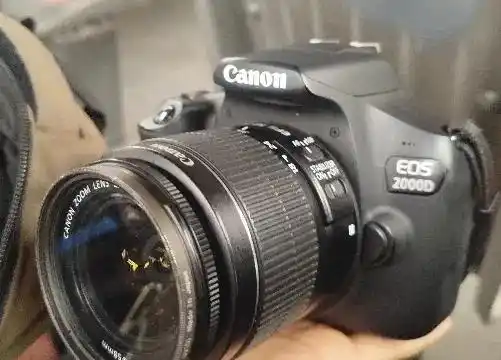 دوربین کنون 2000d دست دو