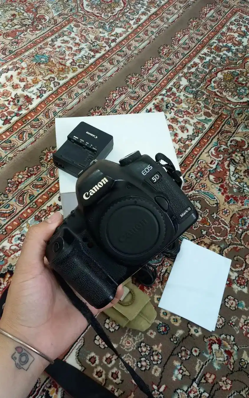 دوربین کانن ۵ دی مارک ۲ - Canon 5d ii دست دو