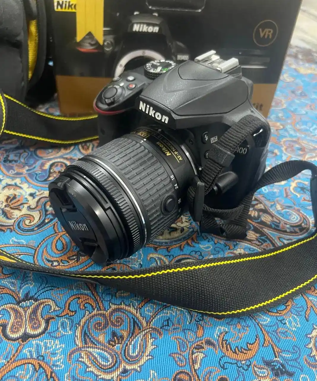 دوربین D3400 Nikon دست دو