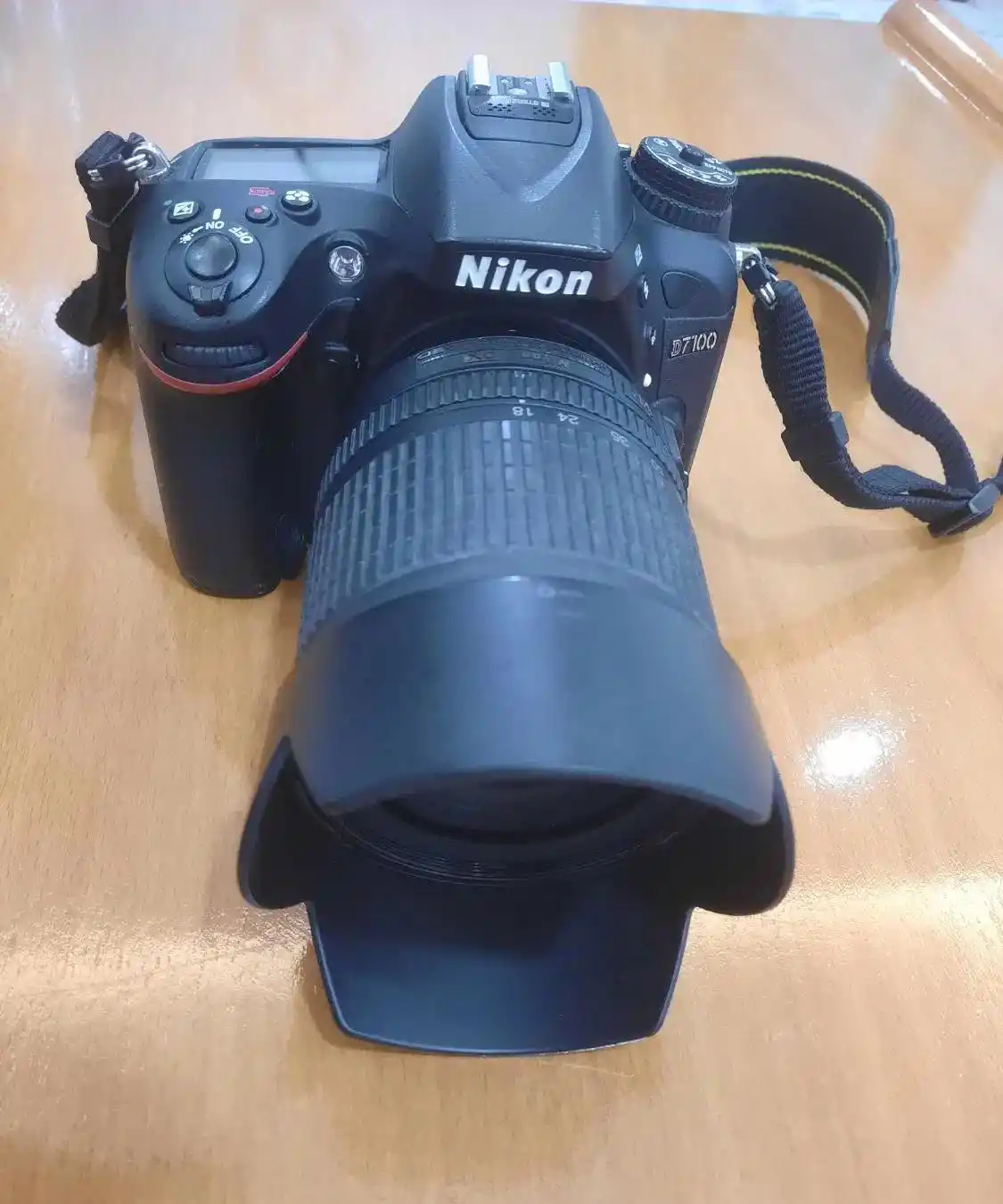 دوربین نیکنNikon  D7100 دست دو