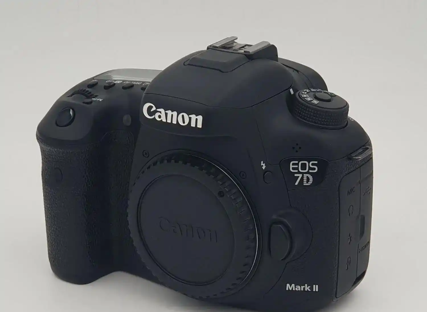 دوربین CANON EOS 7D MarkII دست دو