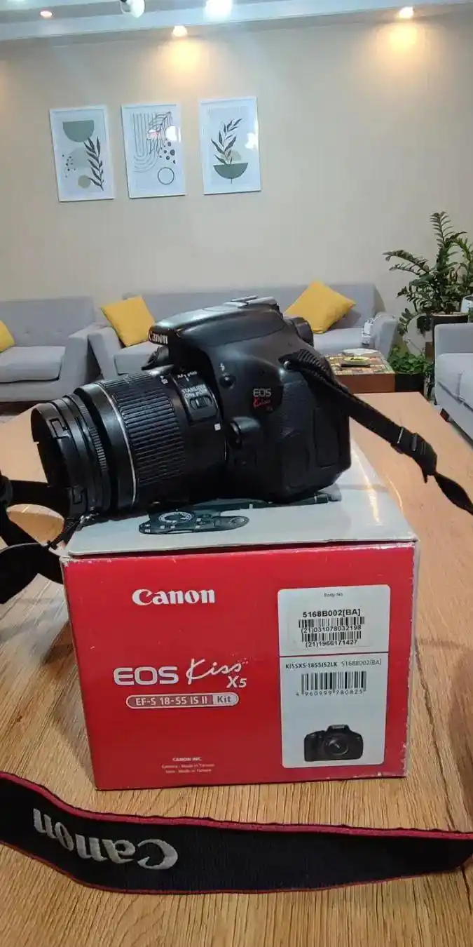 دوربین کانن conon kiss x5 (600D) دست دو