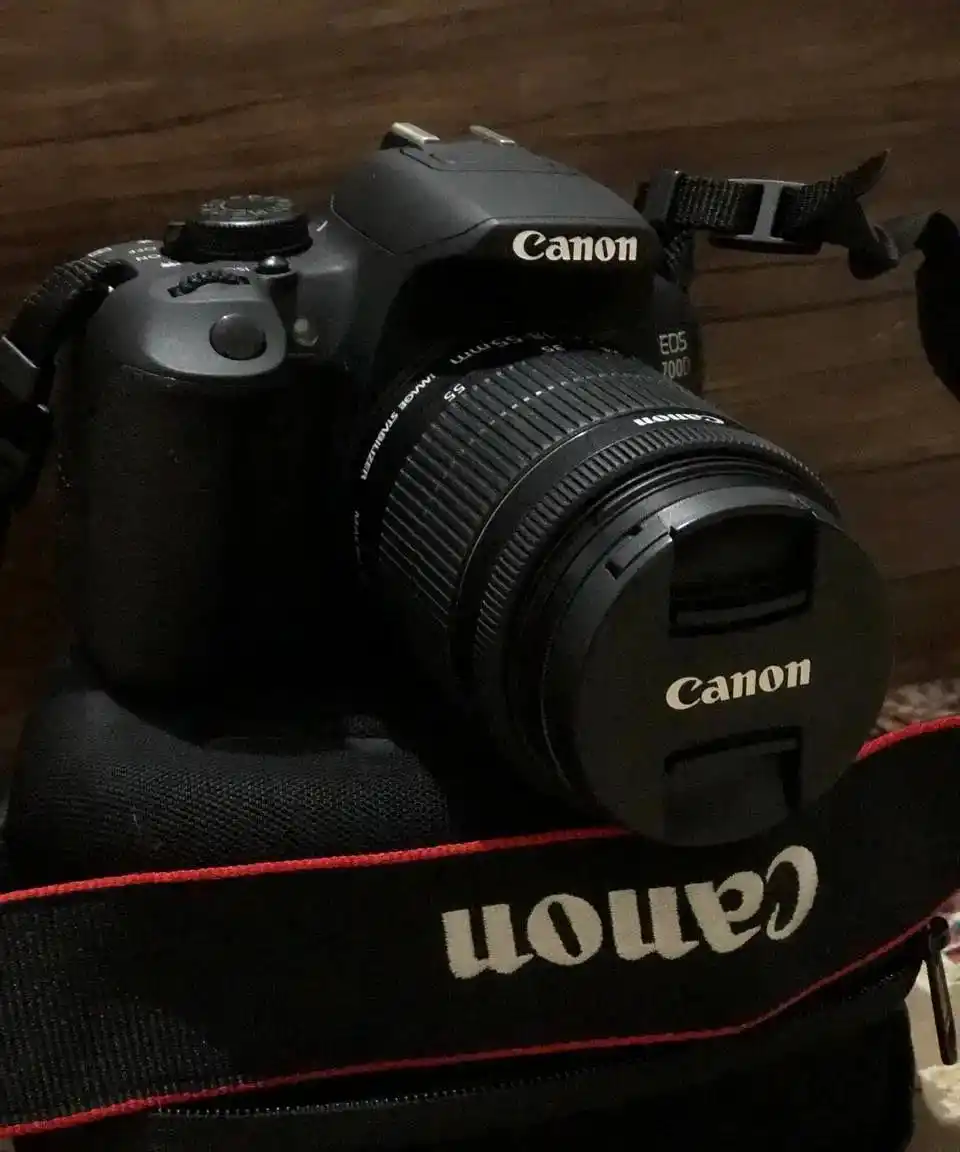 دوربین عکاسی canon دست دو
