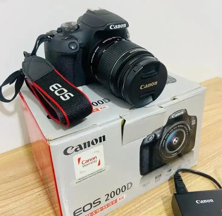 دوربین Canon ۲۰۰۰D (دوربین عکاسی) دست دو