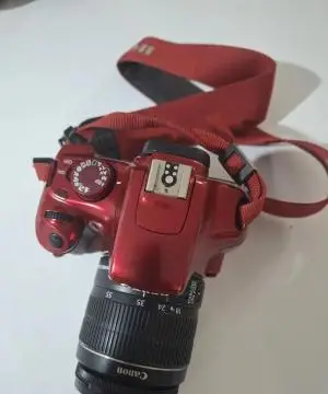 کنون 1100d با لنز ۵۰ f1.8 دست دوم