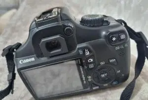 کنون 1100d با لنز ۵۰ f1.8 دست دوم