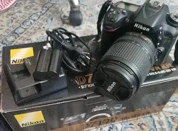 دوربین d7100 نیکون دست دو