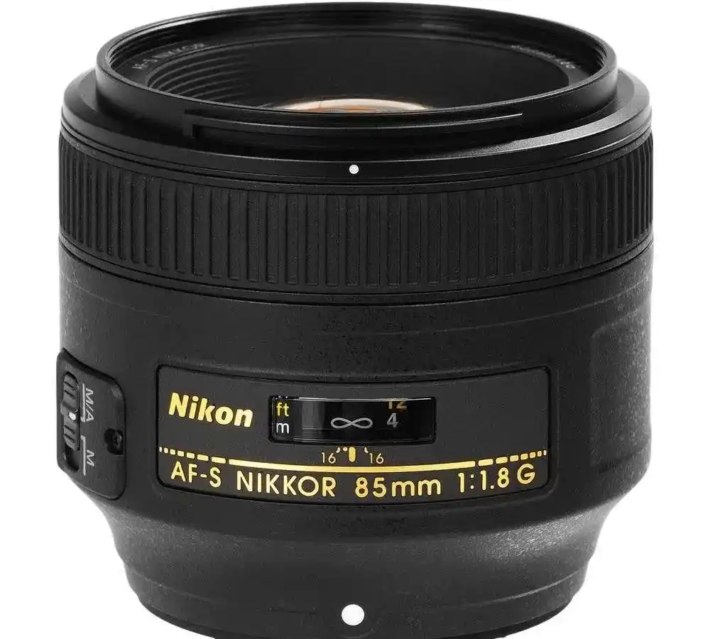 لنز نیکون nikon 85mm f1.8G دست دو