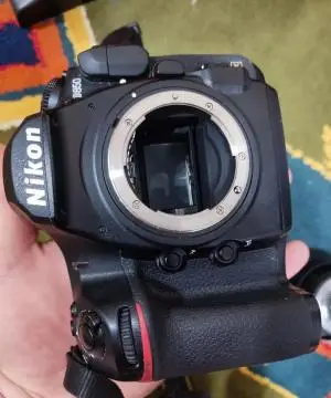 Nikon D850 با تجهیزات کامل دست دوم