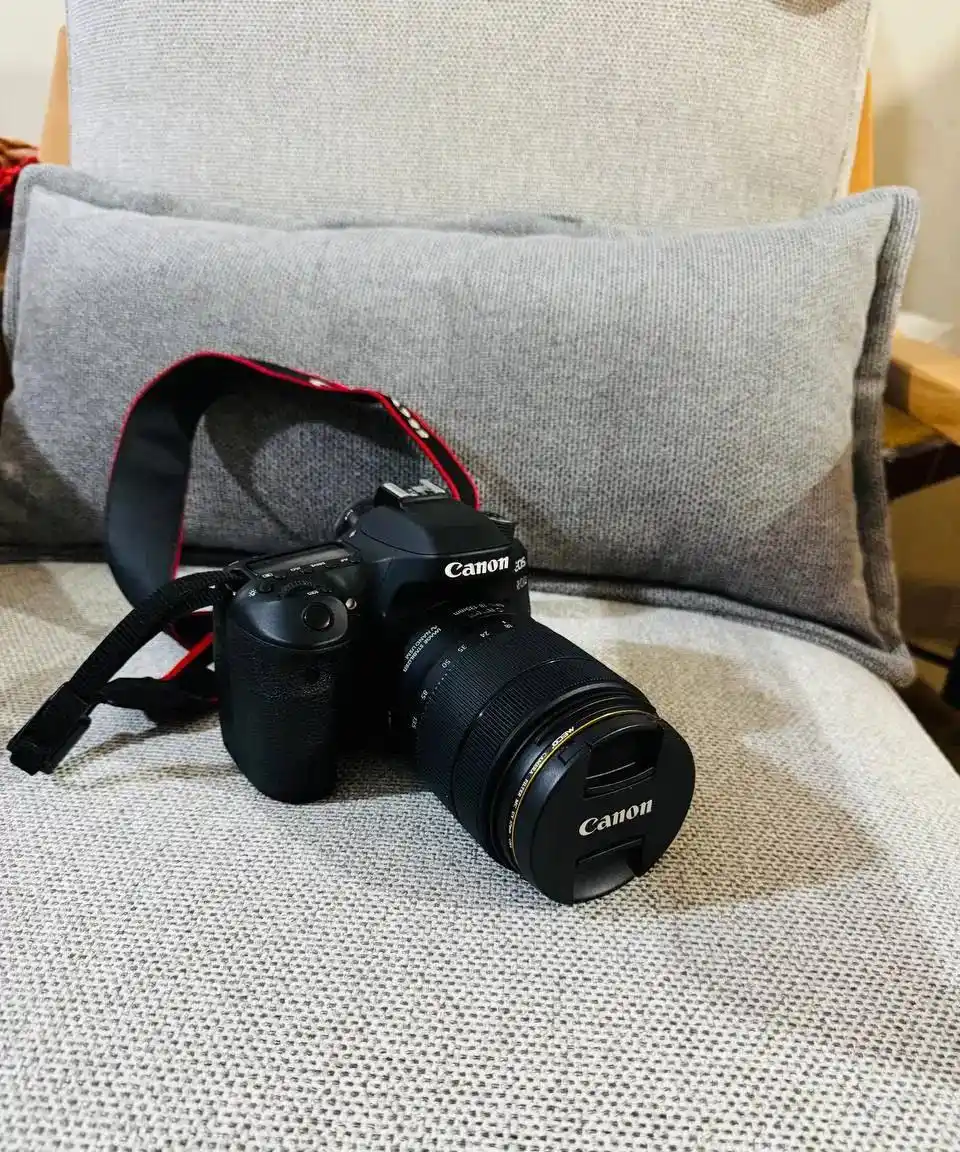 دوربین canon 80d دست دو