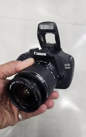 دوربین canon 1200d دست دوم