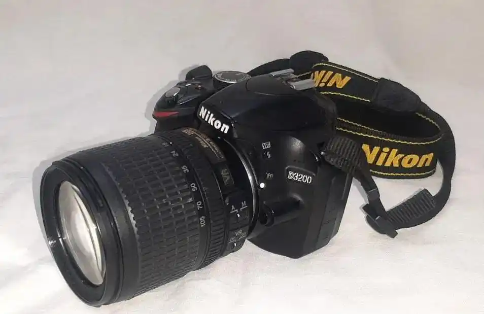 دوربین عکاسی Nikon D3200 با لنز حرفه ای خاص دست دو