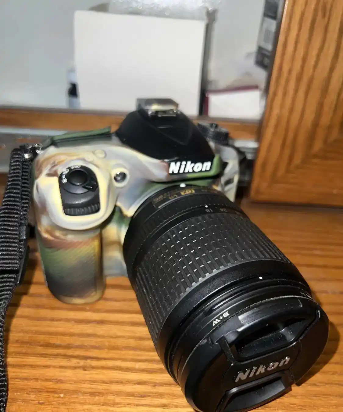 دوربین عکاسی نیکون Nikon D7200 Kit 18-140 VR دست دو