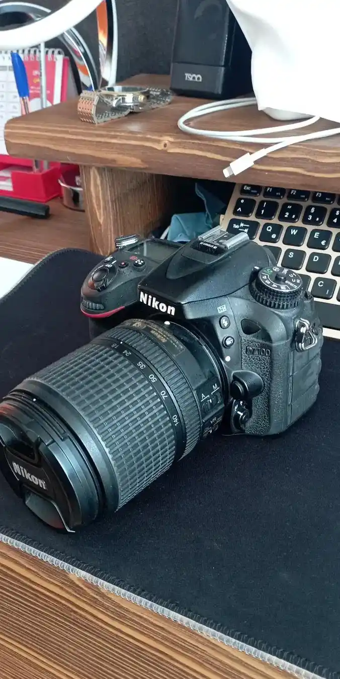 دوربین حرفه‌ای nikon d7100 همراه لنز 18-140 دست دو