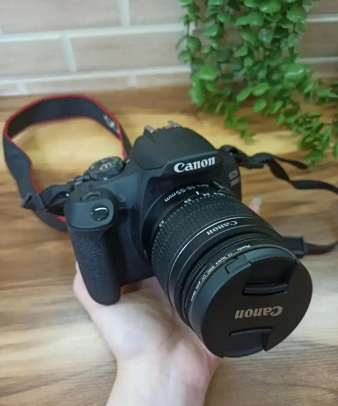 Canon2000d خیلی تمیز/شات کم/با لنز18-55/لوازم کامل دست دو