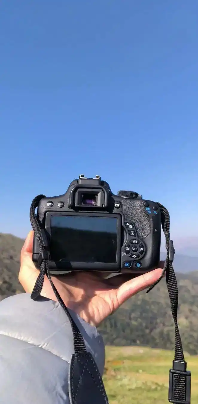 Canon EOS 750D + لنز 18-55 دی سی تری دست دو