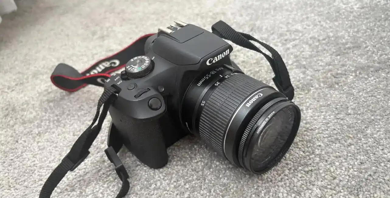 دوربین عکاسی و فیلمبرداری canon Eos 2000D دست دو
