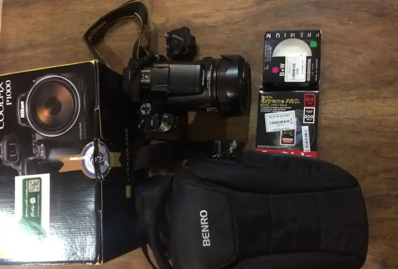 دوربین نیکون nikon coolpix p1000 دست دو