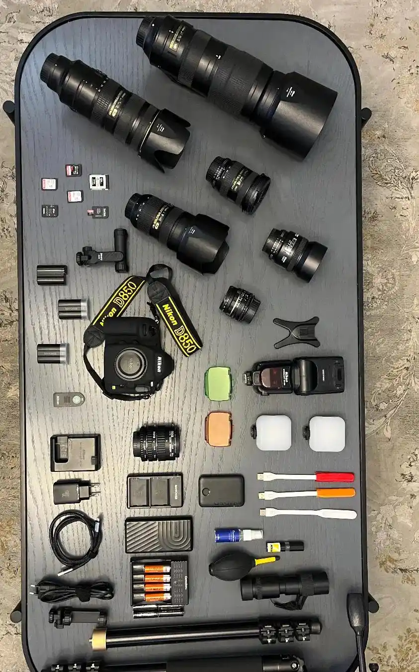 Nikon D850 با تجهیزات کامل دست دو