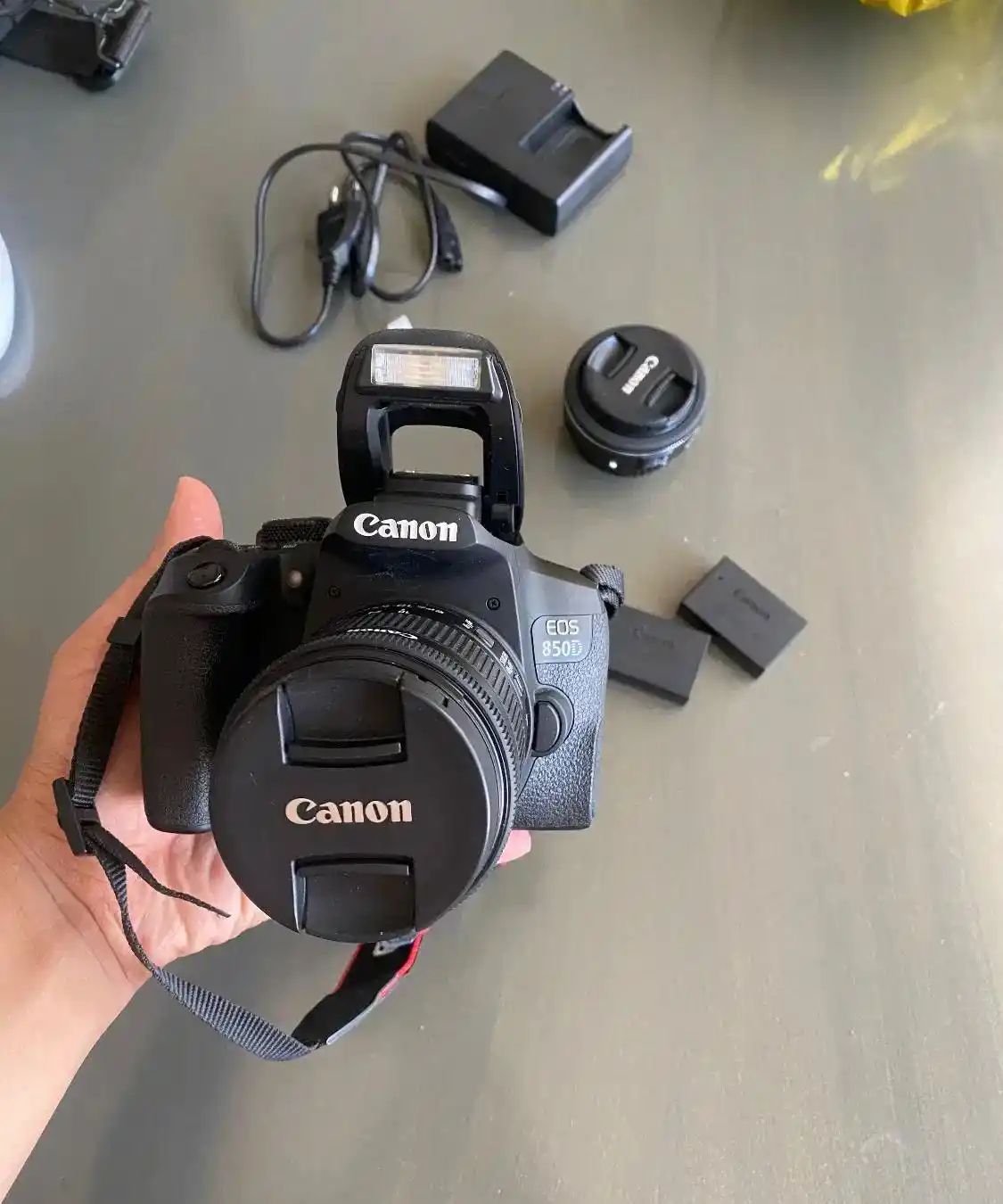دوربین 850d کانن ( دو لنز و دو باطری اضافه) دست دو