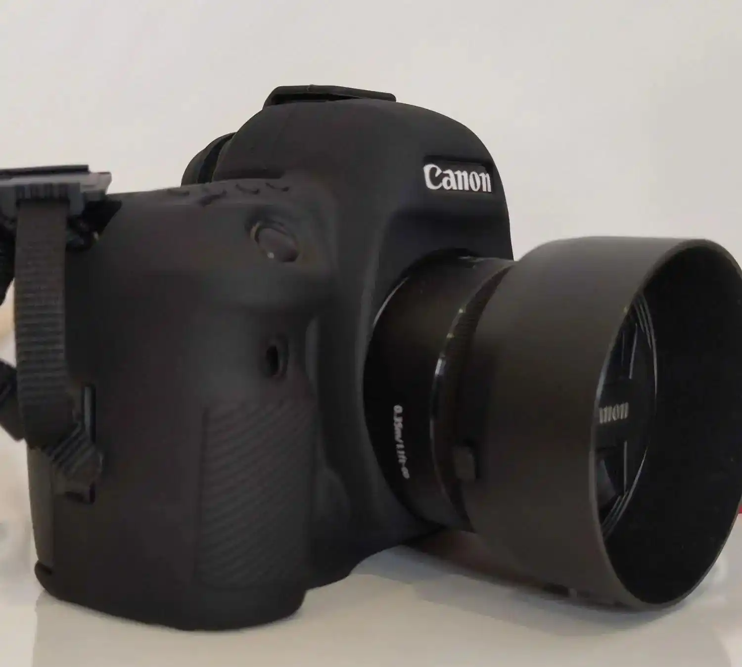 دوربین فول فریم 5D mark IV دست دو
