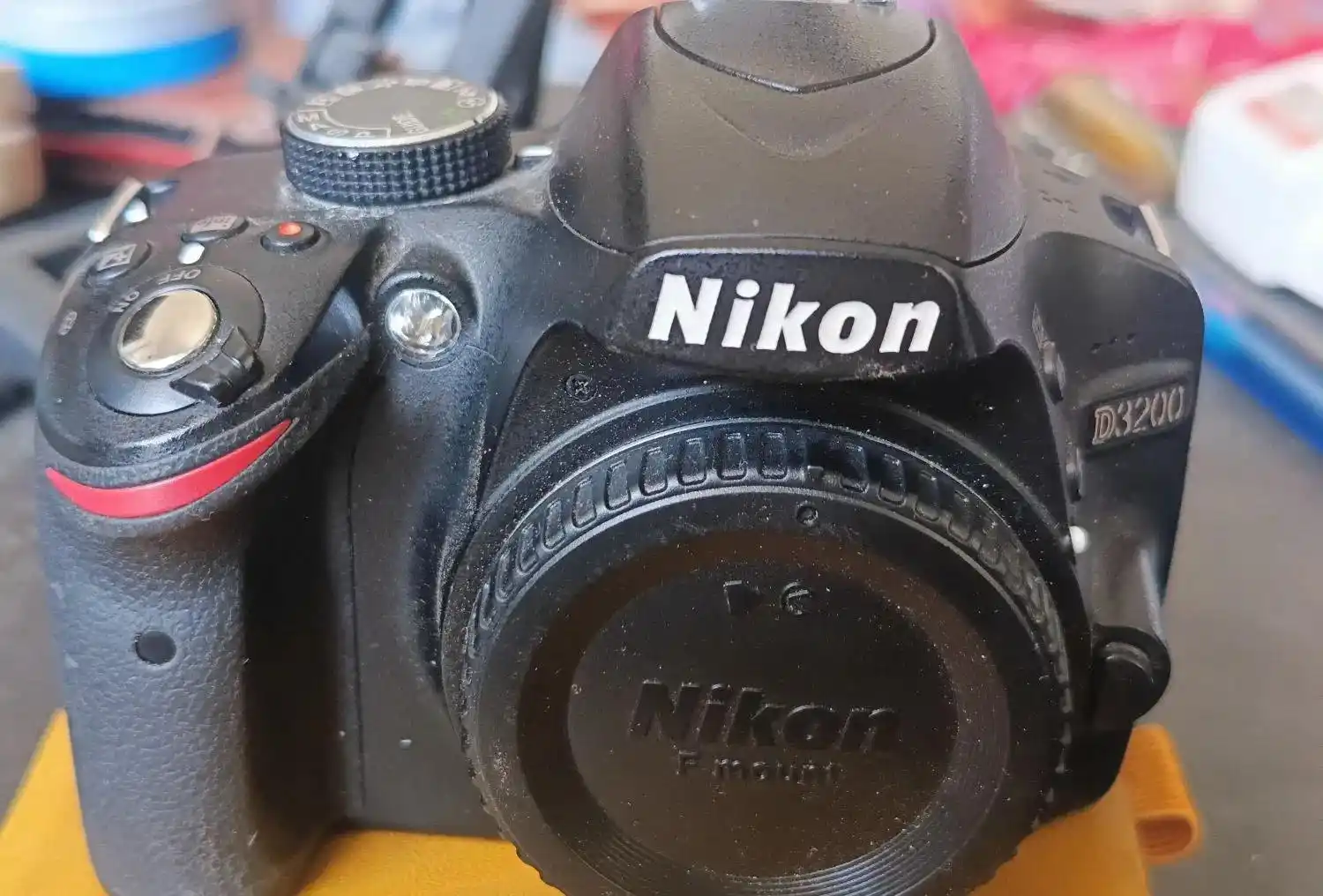 نیکون D3200 دست دو