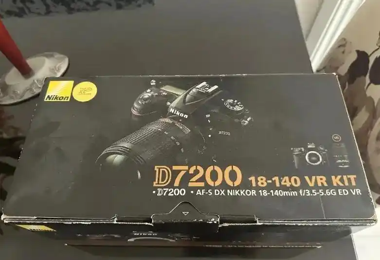 نیکون D7200 با لنز ۱۸-۱۴۰ دست دو