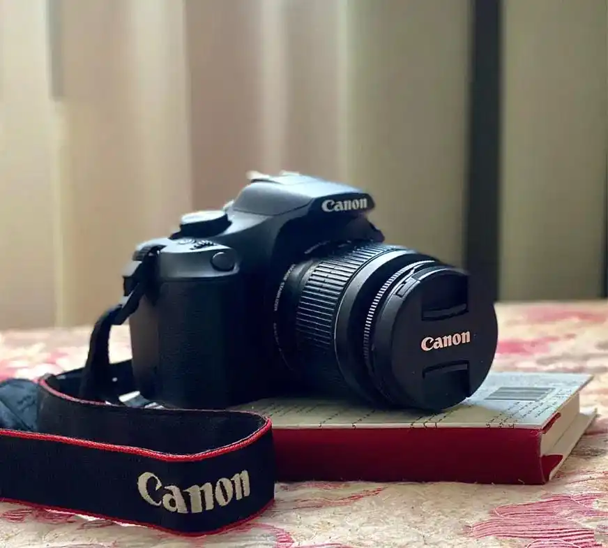 دوربین عکاسی Canon EOS 1300D + کیف دوربین هدیه دست دو