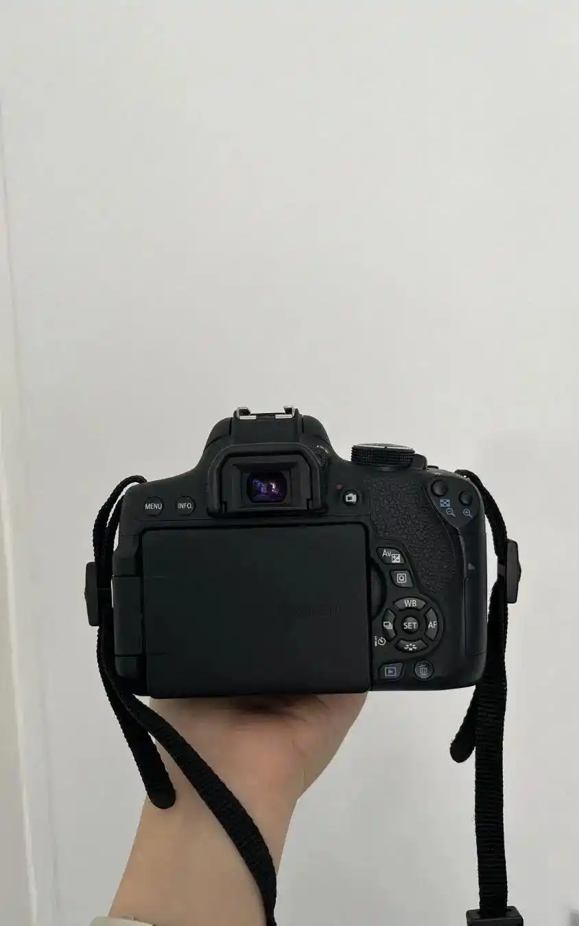 canon750d بسیار تمیز دست دو