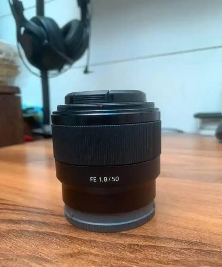 لنز sony 50mm FE f1/8 دست دو