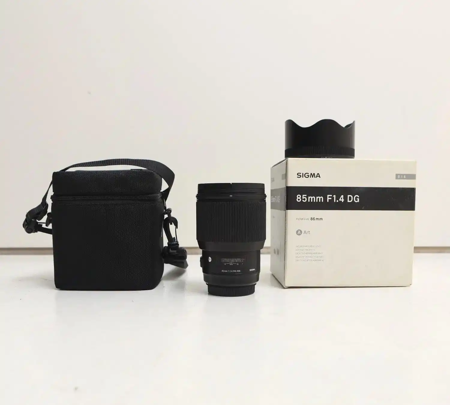 لنز سیگما Sigma 85mm f/1.4 DG HSM Art for canon دست دو