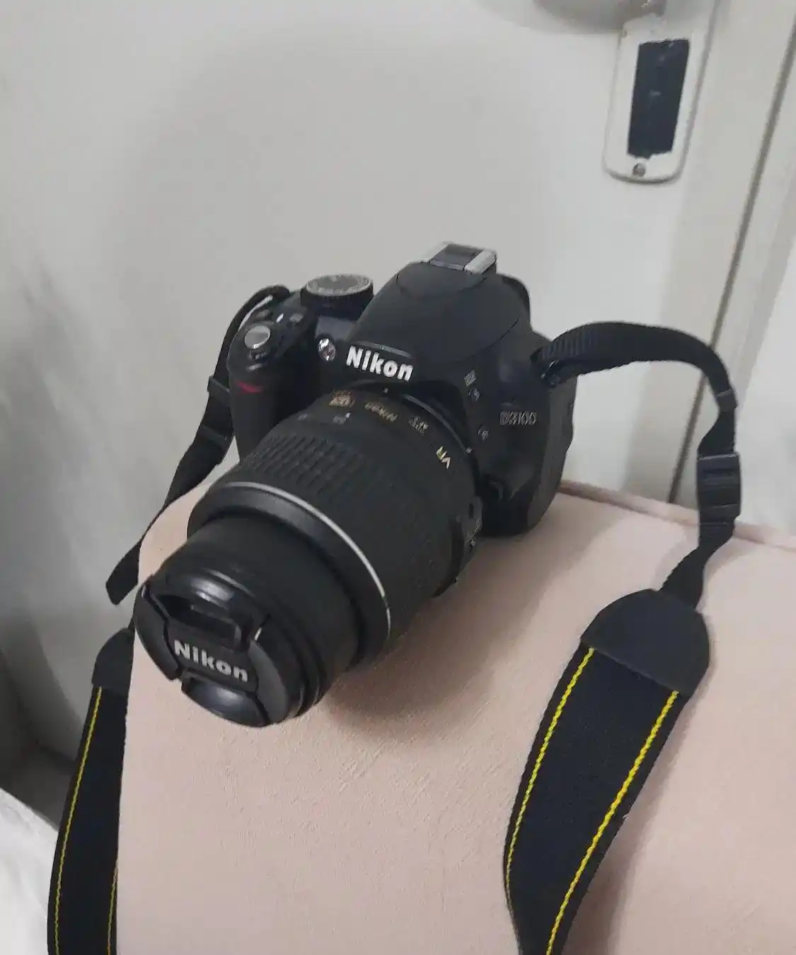 d3100 nikon دست دو