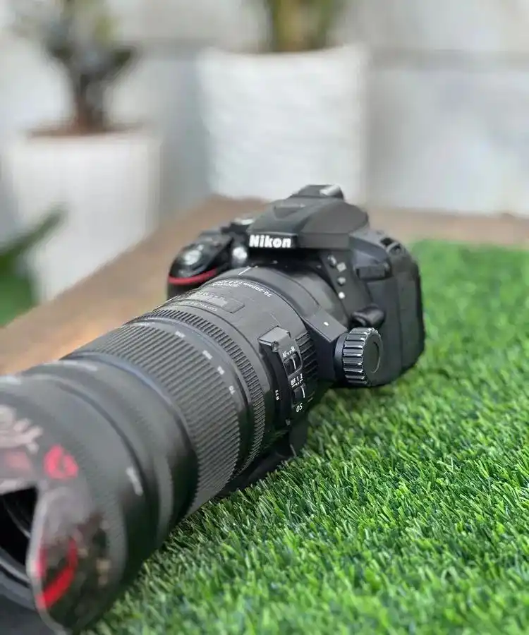 nikon5300 lenz70 200 دست دو