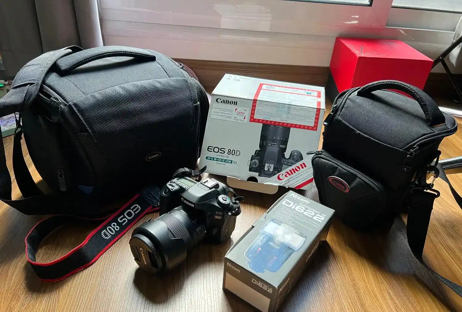 دوربین canon 80D دست دو