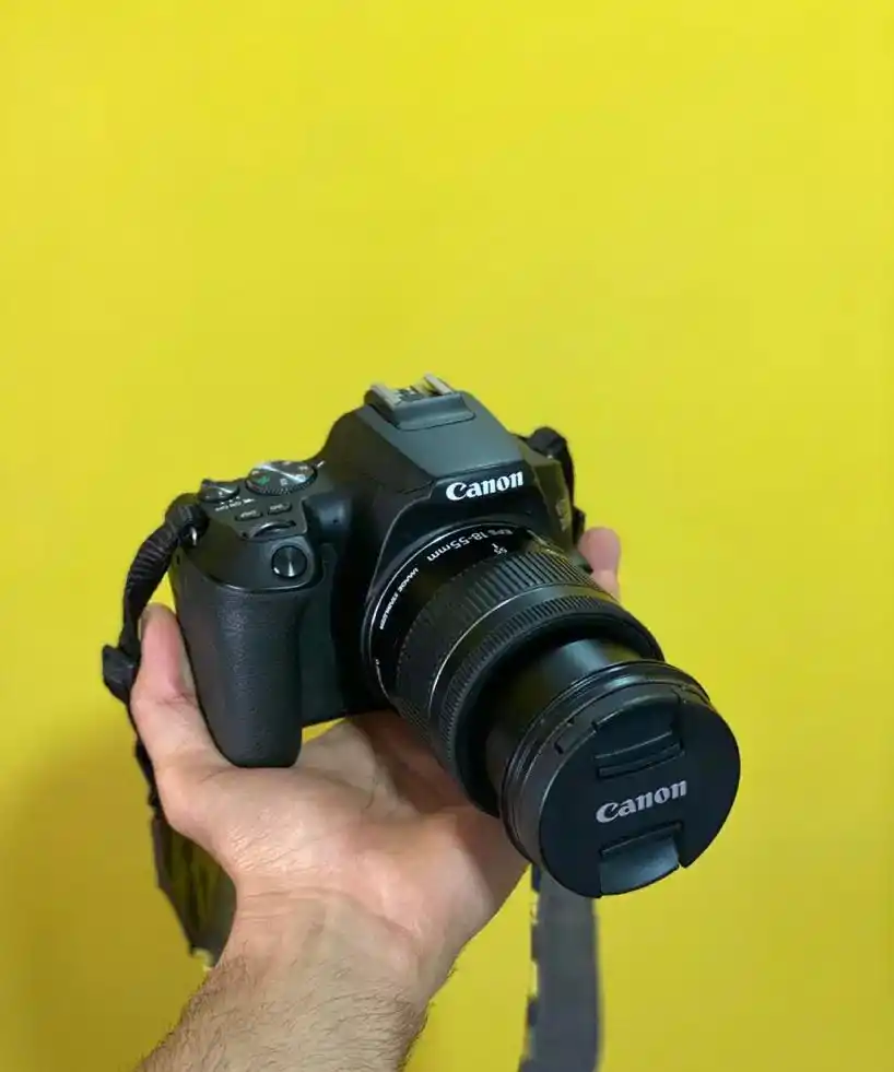 دوربین کنون canon 250d دست دو