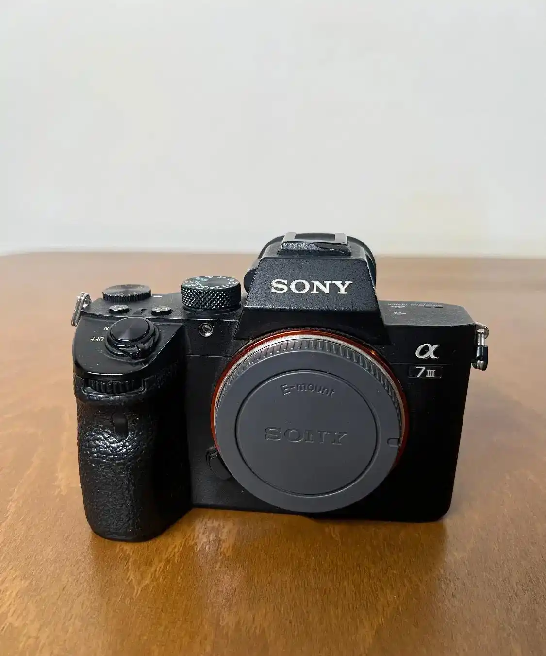 Sony a7 iii سونی آلفا با دو لنز و کوله سونی دست دو