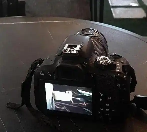 دوربین Canon 800d دست دو