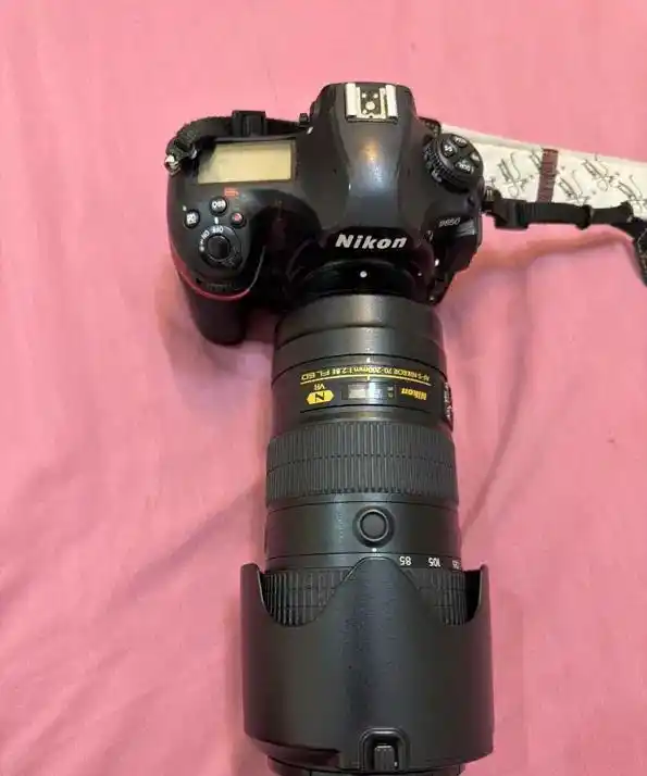 دوربین d850 نیکون با لنز ۷۰ ۲۰۰ FL دست دو
