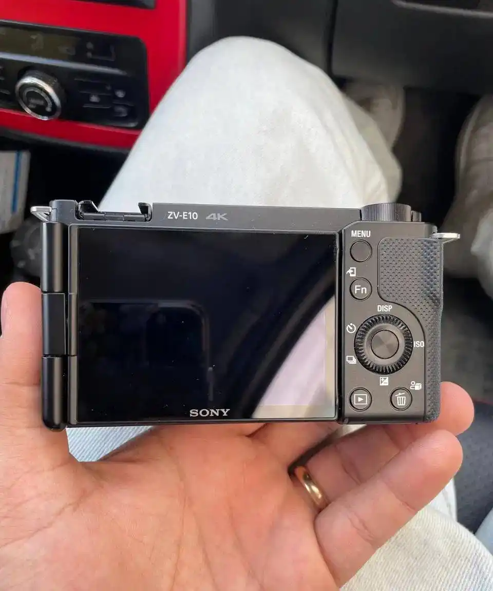 دوربین sony zve 10 + lenz 16/50 دست دو