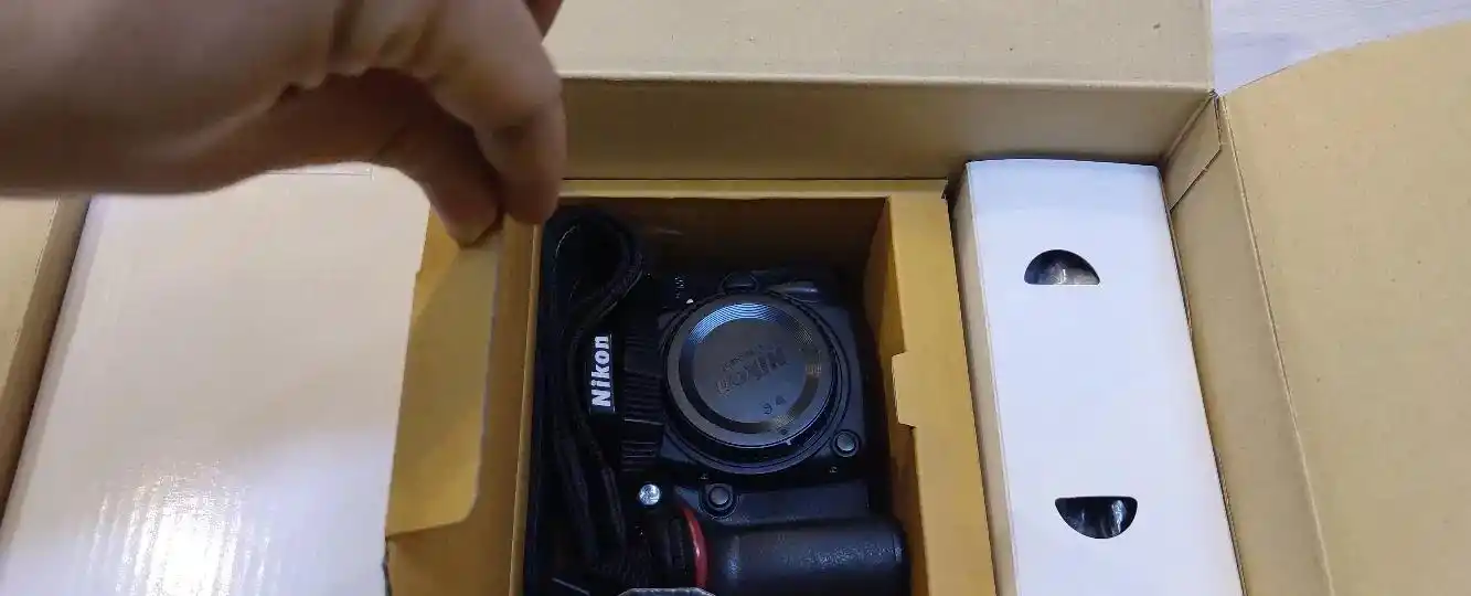 بادی دوربین نیکون d7100 دست دو