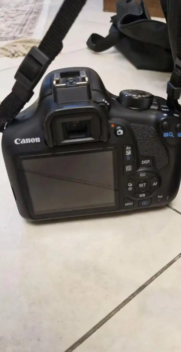 دوربین canon 1300d  با ۶۰۰۰ شاتر دست دو