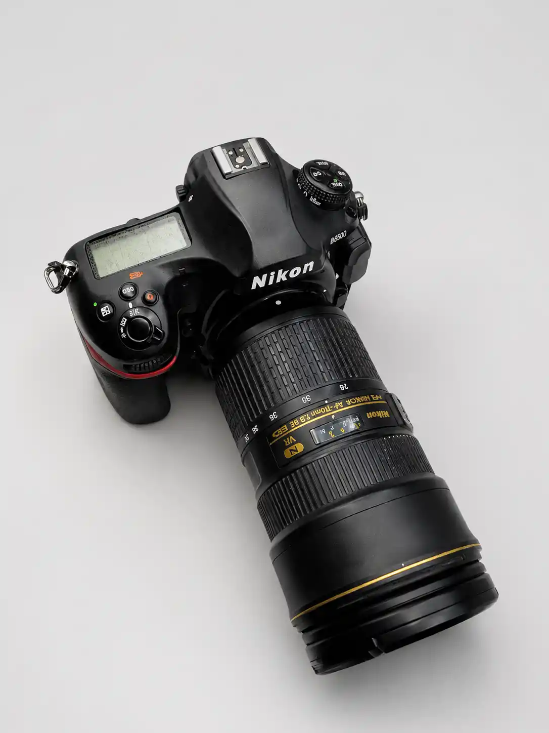 دوربین کارکرده نیکون D850 با لنز ۲۴  ۷۰ f2.8 دست دو
