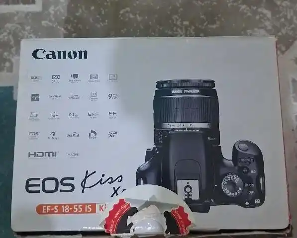 دوربین عکاسی کنون 550d دست دو