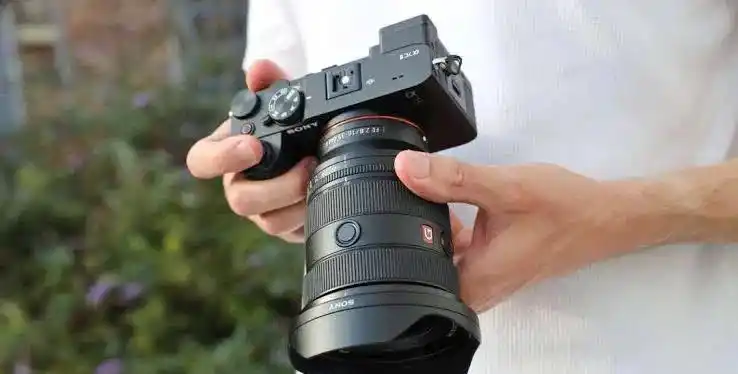 sony a7cii v 24.70 sigma f2.8 دست دو