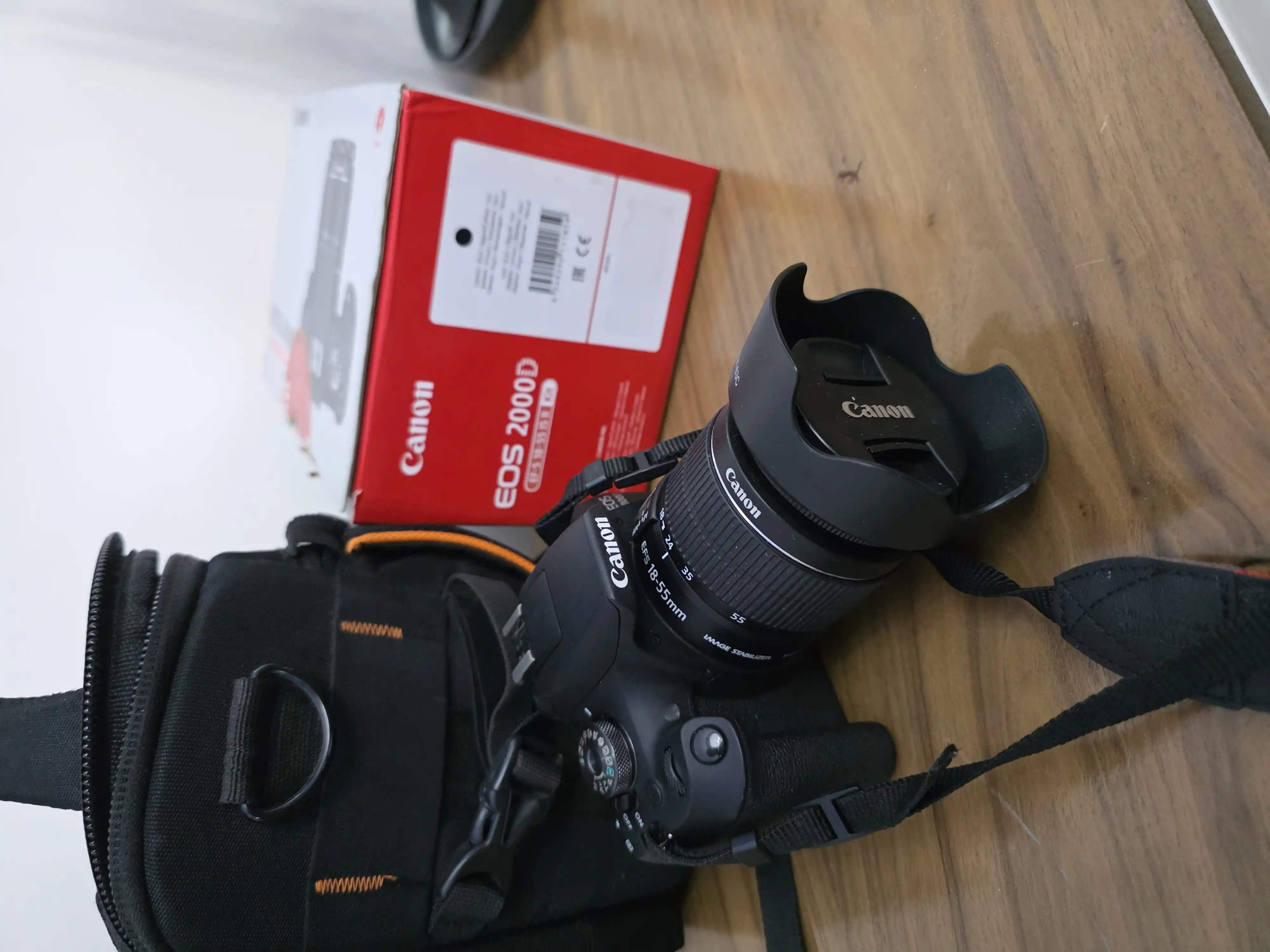 دوبین Canon eos 2000D زیر ۱۰۰ شات دست دو