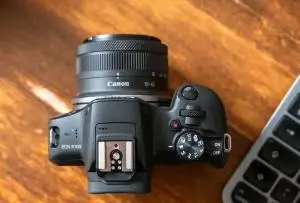 فروش فوری دوربین زیر قیمتCanon EOS R100 دست دوم