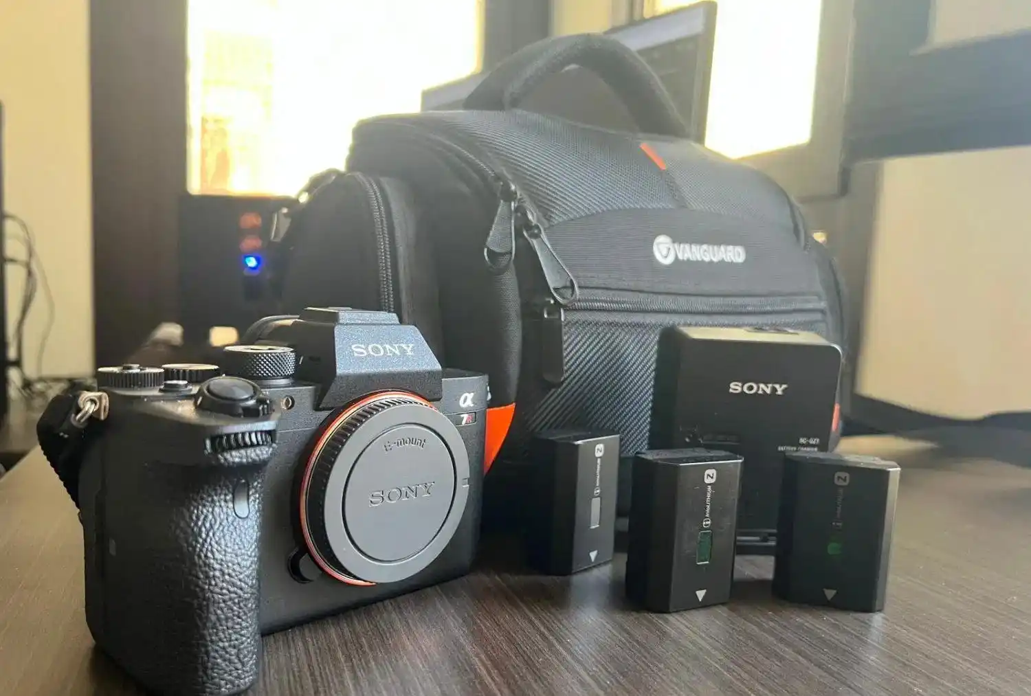 Sony A7R IV Body سالم،۳ باتری،شارژر،کیف Vanguard دست دو