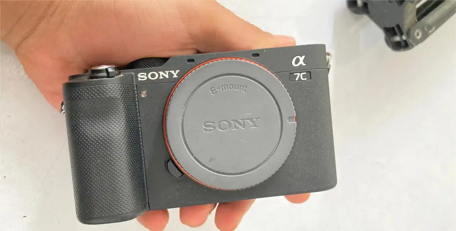دوربین سونی sony a7c دست دو